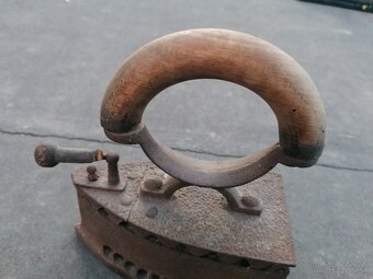 Predám starožitná žehlička - 2