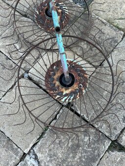 Predám 2x kotúč s rámom na slniečkovú hrabačku - 2