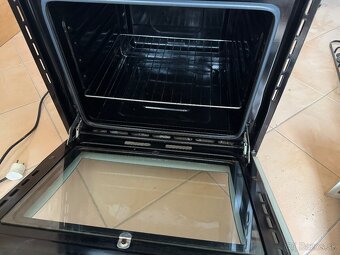 Vstavaná elektrická rúra MORA - 2