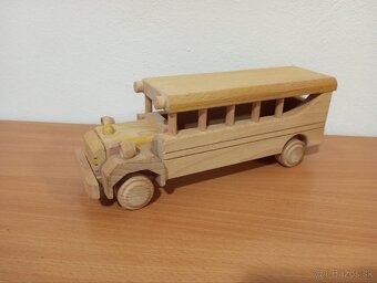 Drevené autíčko autobus - 2
