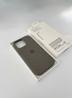 Apple iPhone 15 Pro Max - MagSafe Silicone Case - 2