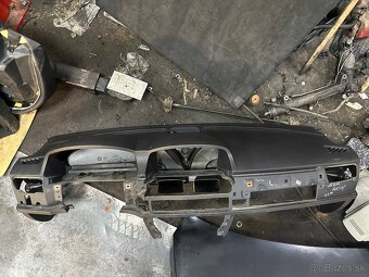BMW E65 E66 kapota, palubovka, volant, kufor - 2