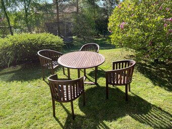 Zahradní stůl s křesílky – materiál teak - 2