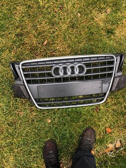 Maska audi a5 07-11 8T0 mrizka do nárazníku znak - 2