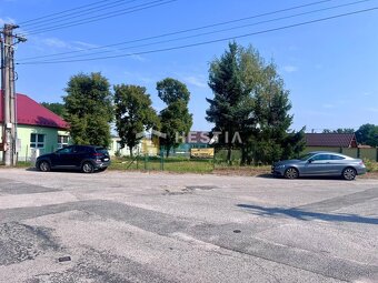 Slnečný rovinatý stavebný pozemok Šajdíkových Humenciach - 2