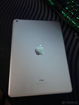 📱 iPad (6. generácia) 128 GB Wi-Fi – Space Gray – TOP STAV - 2