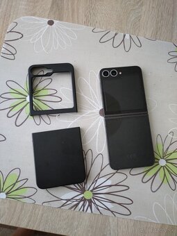 Predám Samsung z flip 6 ,hlavný displej treba vymenť - 2