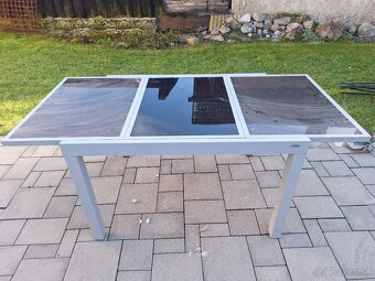 Sklenený rozkladací stôl do záhrady - 2