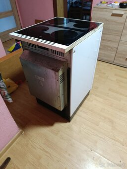 Predám sporák so sklokeramickou varnou platňou. - 2