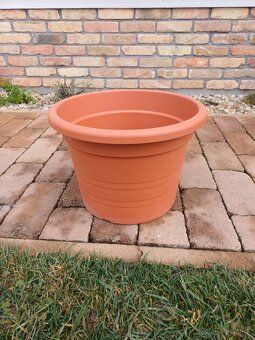 Kvetináče vo veľmi dobrom stave - 2