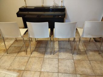 Štyri stoličky - 2