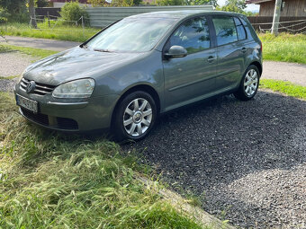 Volkswagen Golf V 1.6 benzín - 2