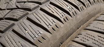 Predám 4ks jazdené zimné 215/55r17-98V Dunlop - 2