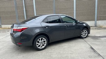 Predám Toyotu Corollu sedan, r.v. 2017, 1. Majiteľ - 2