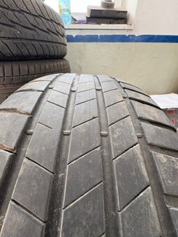 Pneu 215/55 R17 - 2