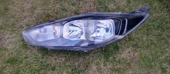 Ford Fiesta VII MK7 2013 - 2017 facelift - svetlo lampa - 2