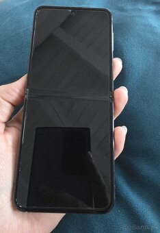 Samsung Z Flip4 - 2