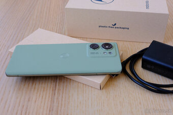 Predám mobil Motorola Edge 40 zeleny - TOP STAV - 2