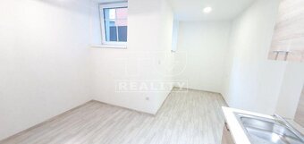 Garsónka na prenájom v priamom centre BB - parkovanie vo... - 2