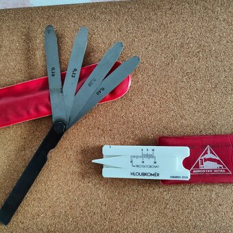 Veci  do starého auta - 2