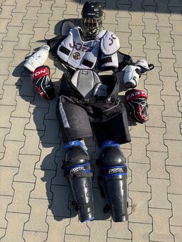 Hokejova vystroj - 2