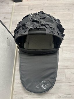 Cybex vanička 3.0 simply flowers grey - 2