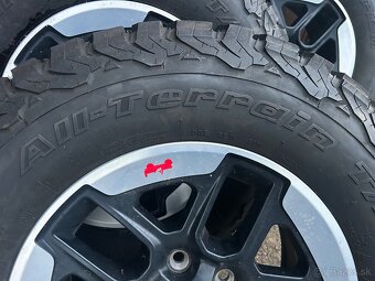 Jeep Wrangler kolesá sada 5ks alu kola r17 255/75 - 2