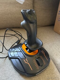 Thrustmaster 16000m - 2
