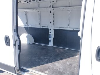 Dodávka Citroën Jumper Furgon 335 2,2 BlueHDi L3H2, 2023 rok - 2