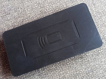 odkladacia priehradka s NFC na BMW - 2