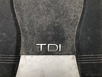 AUDI Q7 - Kryt motora 4.2 TDI V8 - 2