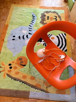 Stolička + koberec + svietidlá - 2