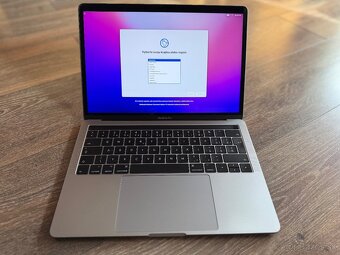 Apple MacBook Pro - sivy - 2