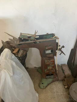 Priemyselný šijací stroj MINERVA - 2