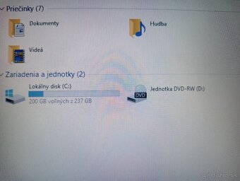 predám notebook Dell Inspiron - Intel core i5 -8gb ram - ssd - 2