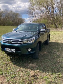 Toyota Hilux 2,4 D - 2