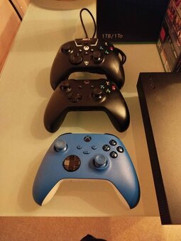 Xbox One X 1 TB + 3 ovládače + 10 hier - 2