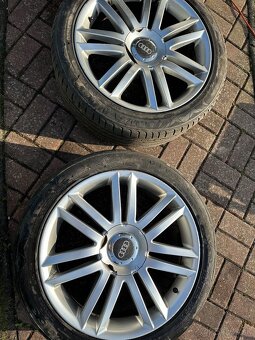 Predám originál puklice Audi + pneumatiky (dojazdové) - 2