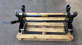 rýchloupínač a paletovacie vidly na traktorbáger komatsu WB - 2