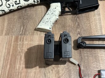 Dlhá airsoftová zbraň M16 - 2