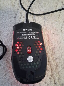 Herna myš fury-svietiaca - 2