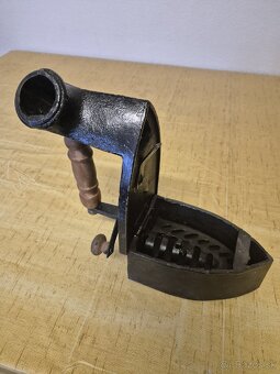 STAROŽITNÁ ŽEHLIČKA - 2