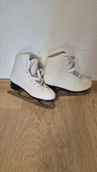 Ľadové korčule veľkosť EU34 - 2