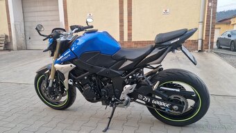 SUZUKI GSR 750 - 2
