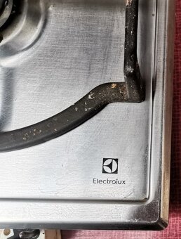 Predám plynový varný panel ELECTROLUX    EHG 7353 BOX - 2