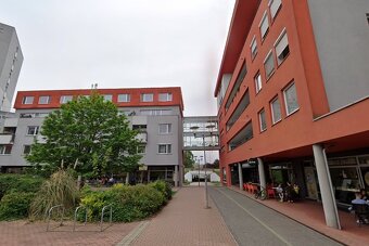 PRENÁJOM - priestranný 2iz byt na začiatku Petržalky - 2
