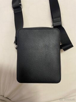 Predám tašku na rameno Tommy Hilfiger - 2