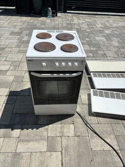 Sporák, el.radiatory , chladnička - 2