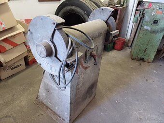 Bruska dvoukotoučová D-300 - 2