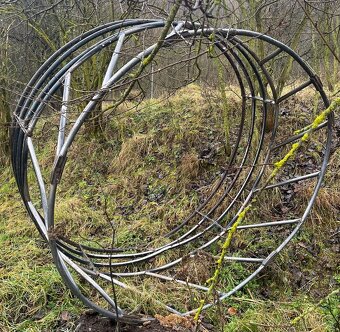 Predám okrúhly krmelec - 2